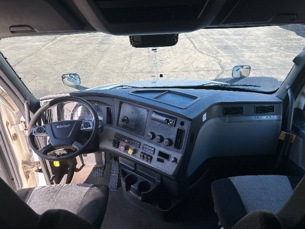 Sleeper Tractor-Heavy Duty Tractors-Freightliner-2022-T12664ST-Memphis-TN-591,049\n\t\tmiles-$ 67,000 - Image 12
