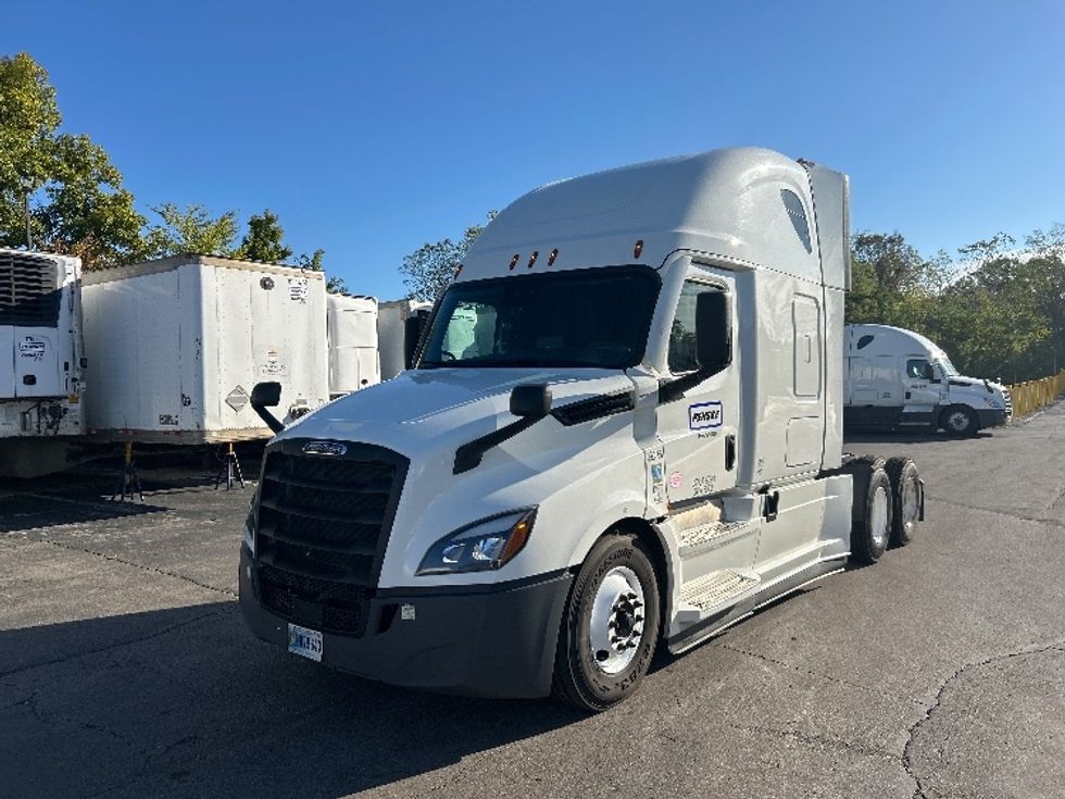 Sleeper Tractor-Heavy Duty Tractors-Freightliner-2022-T12664ST-Memphis-TN-591,049\n\t\tmiles-$ 67,000 - Image 3