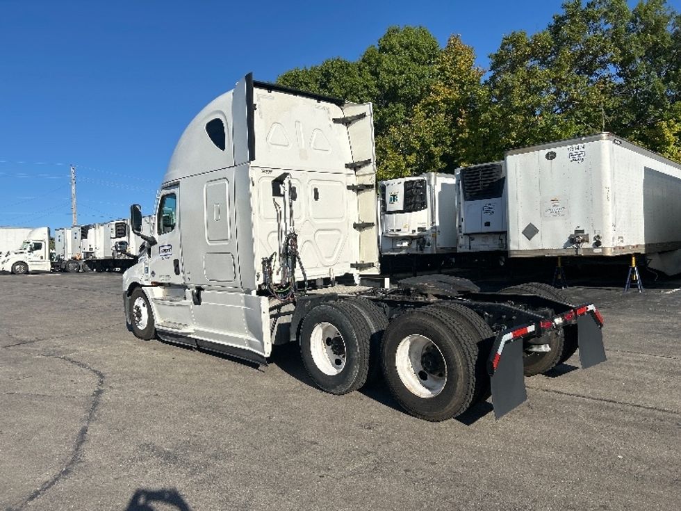 Sleeper Tractor-Heavy Duty Tractors-Freightliner-2022-T12664ST-Memphis-TN-591,049\n\t\tmiles-$ 67,000 - Image 5