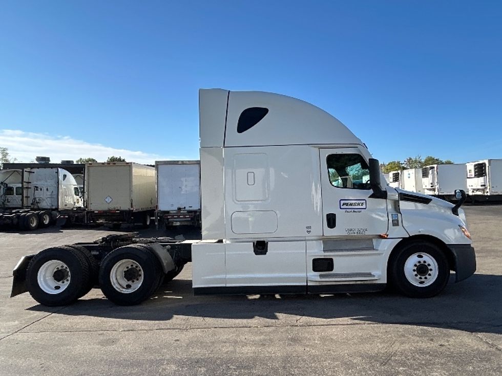 Sleeper Tractor-Heavy Duty Tractors-Freightliner-2022-T12664ST-Memphis-TN-591,049\n\t\tmiles-$ 67,000 - Image 8