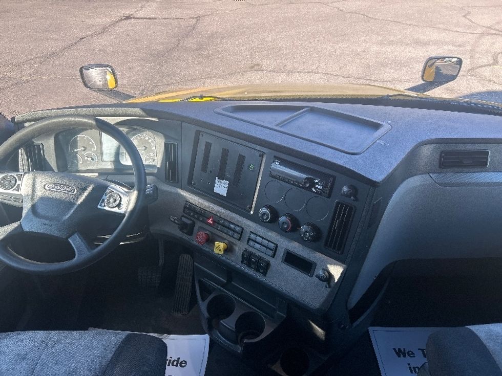 Sleeper Tractor-Heavy Duty Tractors-Freightliner-2022-T12664ST-Memphis-TN-627,832\n\t\tmiles-$ 50,750 - Image 12