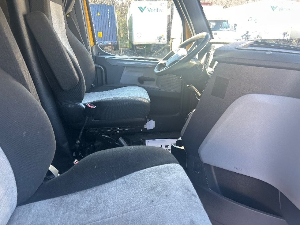 Sleeper Tractor-Heavy Duty Tractors-Freightliner-2022-T12664ST-Memphis-TN-627,832\n\t\tmiles-$ 50,750 - Image 15