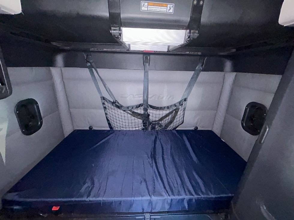 Sleeper Tractor-Heavy Duty Tractors-Freightliner-2022-T12664ST-Memphis-TN-627,832\n\t\tmiles-$ 50,750 - Image 16