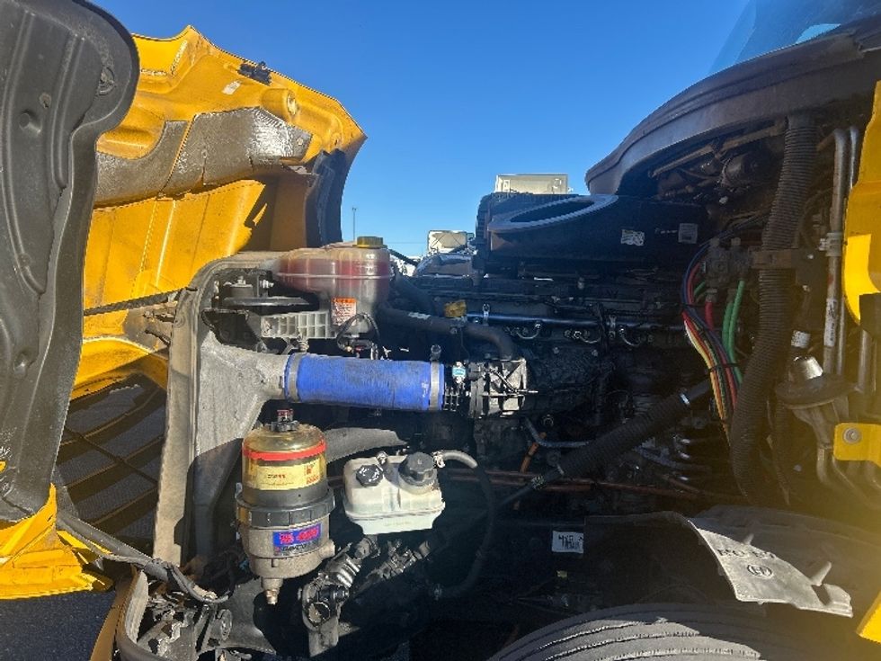 Sleeper Tractor-Heavy Duty Tractors-Freightliner-2022-T12664ST-Memphis-TN-627,832\n\t\tmiles-$ 50,750 - Image 21