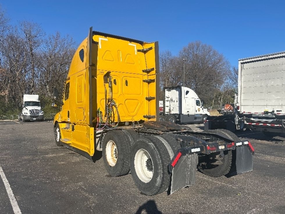 Sleeper Tractor-Heavy Duty Tractors-Freightliner-2022-T12664ST-Memphis-TN-627,832\n\t\tmiles-$ 50,750 - Image 5