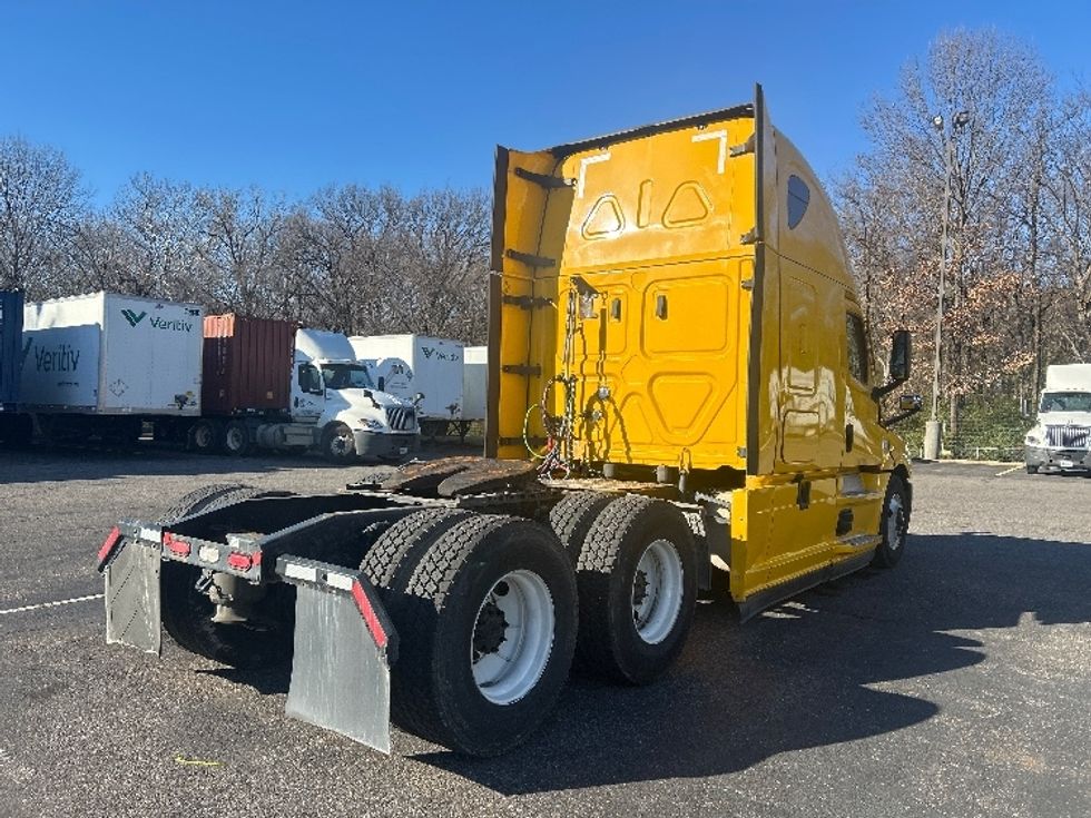 Sleeper Tractor-Heavy Duty Tractors-Freightliner-2022-T12664ST-Memphis-TN-627,832\n\t\tmiles-$ 50,750 - Image 7
