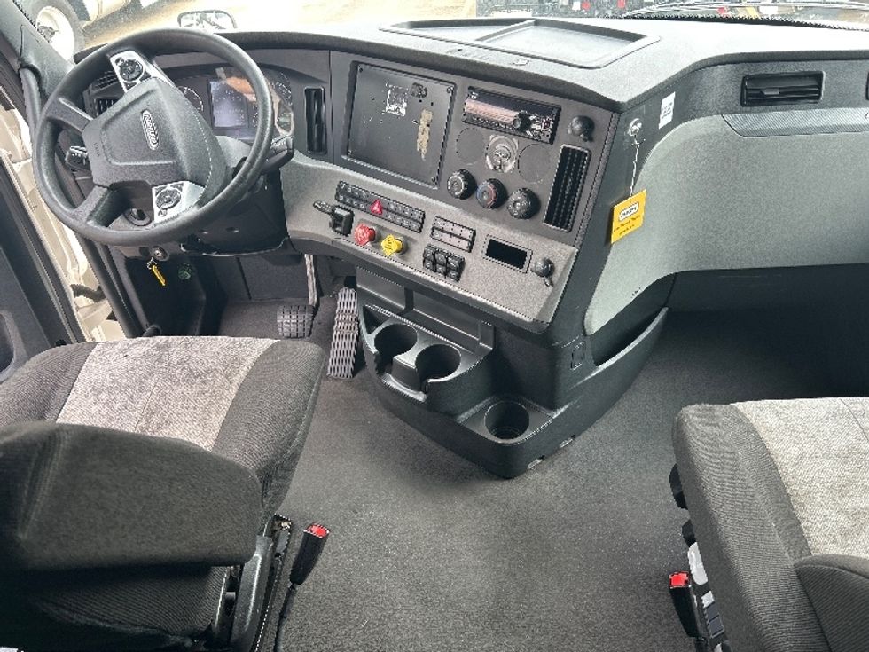 Sleeper Tractor-Heavy Duty Tractors-Freightliner-2022-T12664ST-Memphis-TN-629,485\n\t\tmiles-$ 57,750 - Image 12
