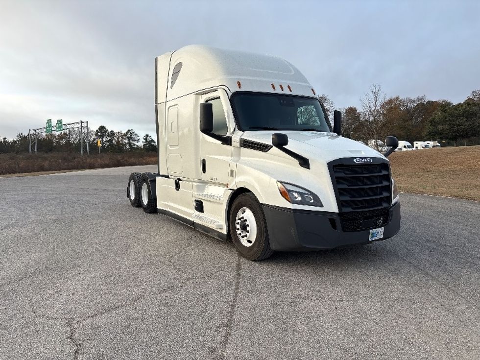Sleeper Tractor-Heavy Duty Tractors-Freightliner-2022-T12664ST-Meridian-MS-385,483\n\t\tmiles-$ 82,750 - Image 1