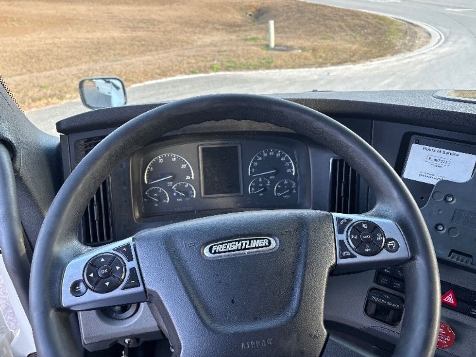 Sleeper Tractor-Heavy Duty Tractors-Freightliner-2022-T12664ST-Meridian-MS-385,483\n\t\tmiles-$ 82,750 - Image 11