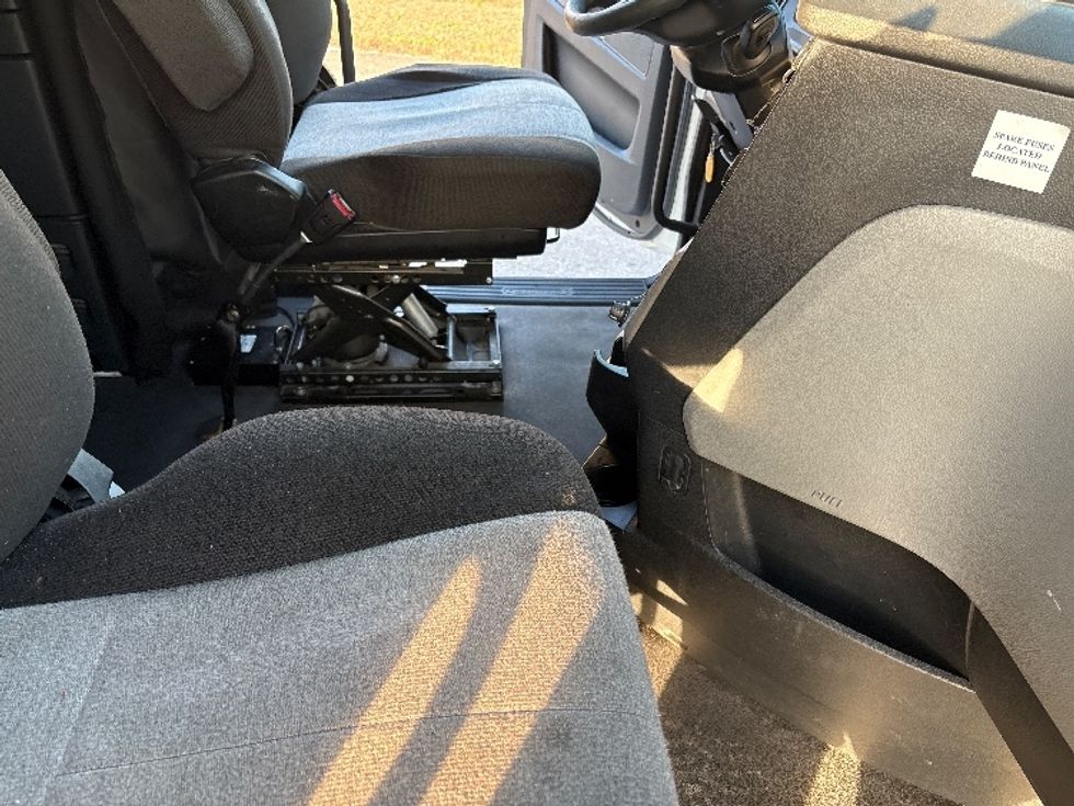 Sleeper Tractor-Heavy Duty Tractors-Freightliner-2022-T12664ST-Meridian-MS-385,483\n\t\tmiles-$ 82,750 - Image 14