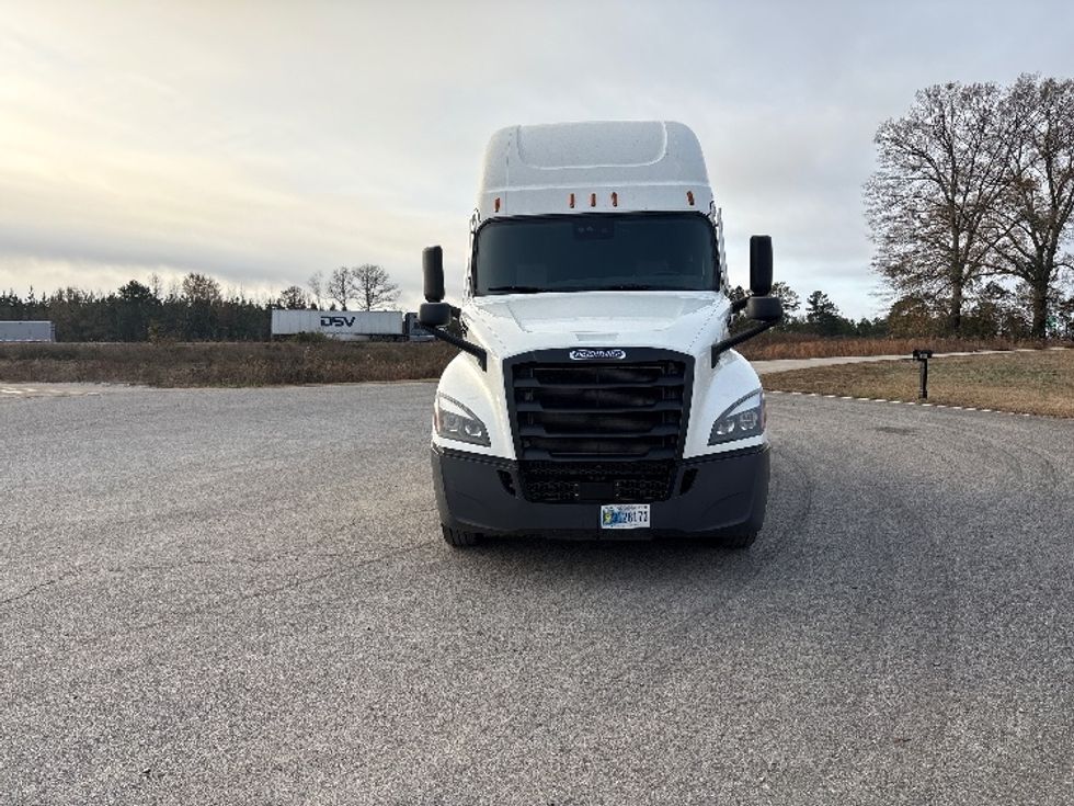 Sleeper Tractor-Heavy Duty Tractors-Freightliner-2022-T12664ST-Meridian-MS-385,483\n\t\tmiles-$ 82,750 - Image 2