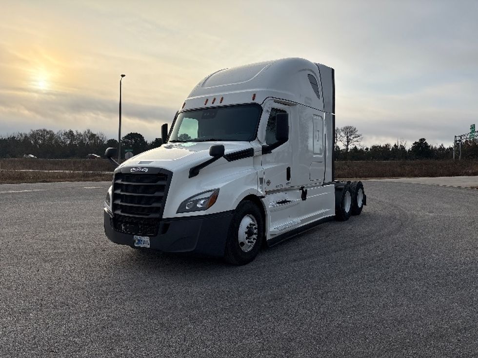 Sleeper Tractor-Heavy Duty Tractors-Freightliner-2022-T12664ST-Meridian-MS-385,483\n\t\tmiles-$ 82,750 - Image 3