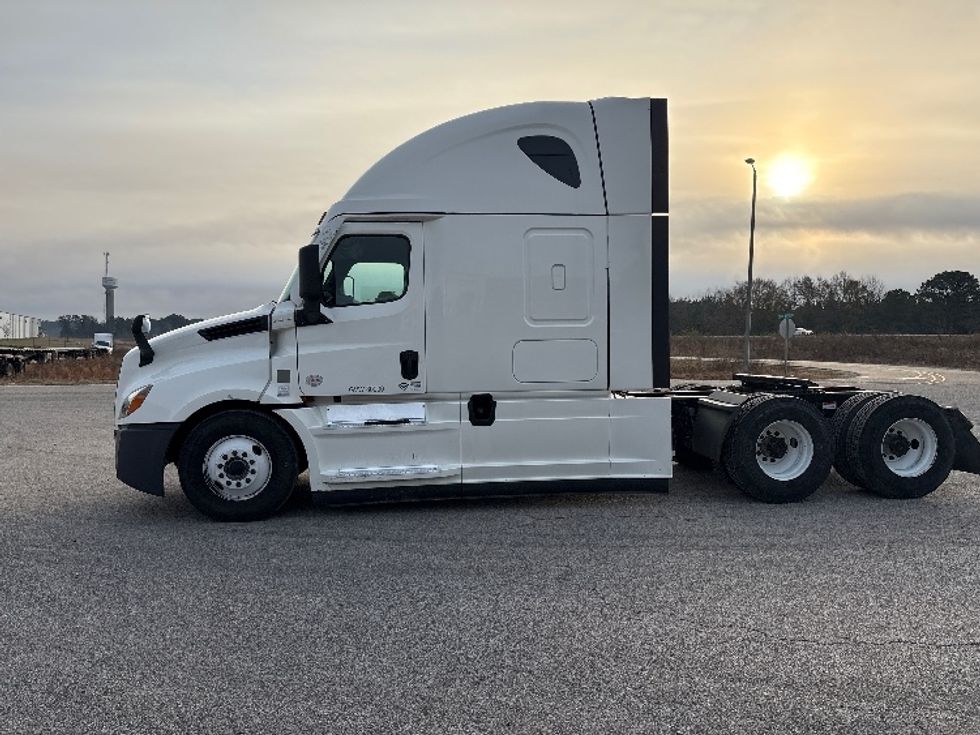 Sleeper Tractor-Heavy Duty Tractors-Freightliner-2022-T12664ST-Meridian-MS-385,483\n\t\tmiles-$ 82,750 - Image 4