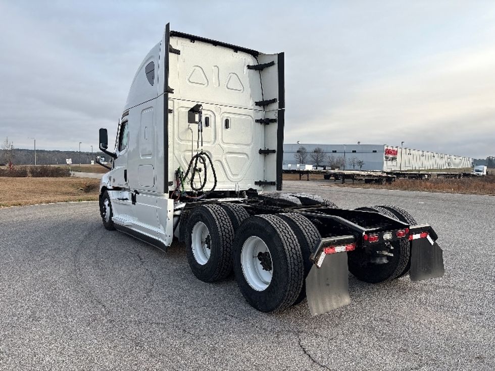 Sleeper Tractor-Heavy Duty Tractors-Freightliner-2022-T12664ST-Meridian-MS-385,483\n\t\tmiles-$ 82,750 - Image 5