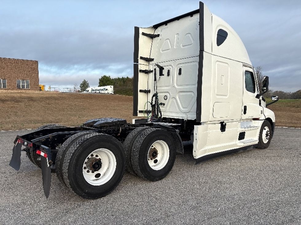 Sleeper Tractor-Heavy Duty Tractors-Freightliner-2022-T12664ST-Meridian-MS-385,483\n\t\tmiles-$ 82,750 - Image 7