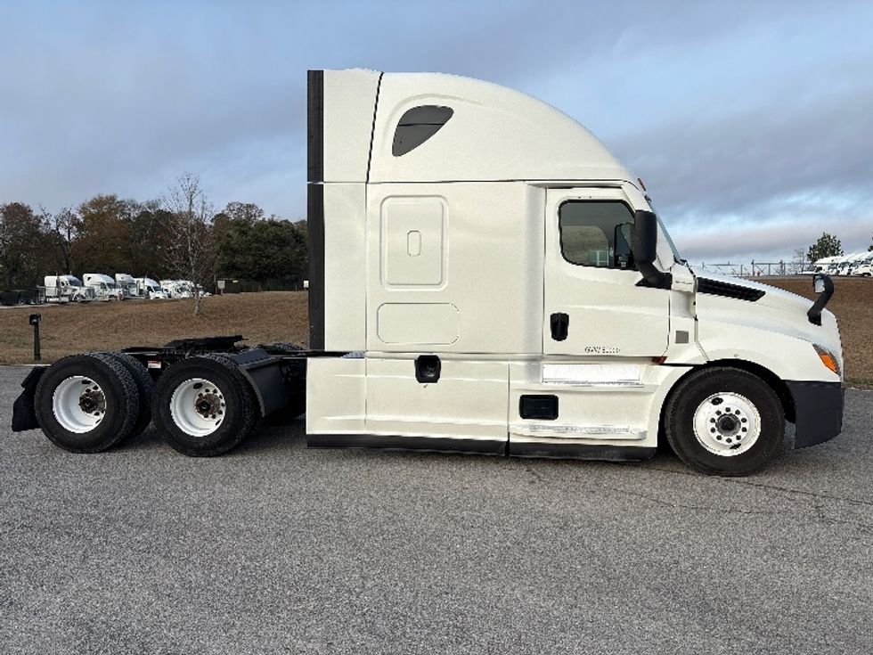 Sleeper Tractor-Heavy Duty Tractors-Freightliner-2022-T12664ST-Meridian-MS-385,483\n\t\tmiles-$ 82,750 - Image 8