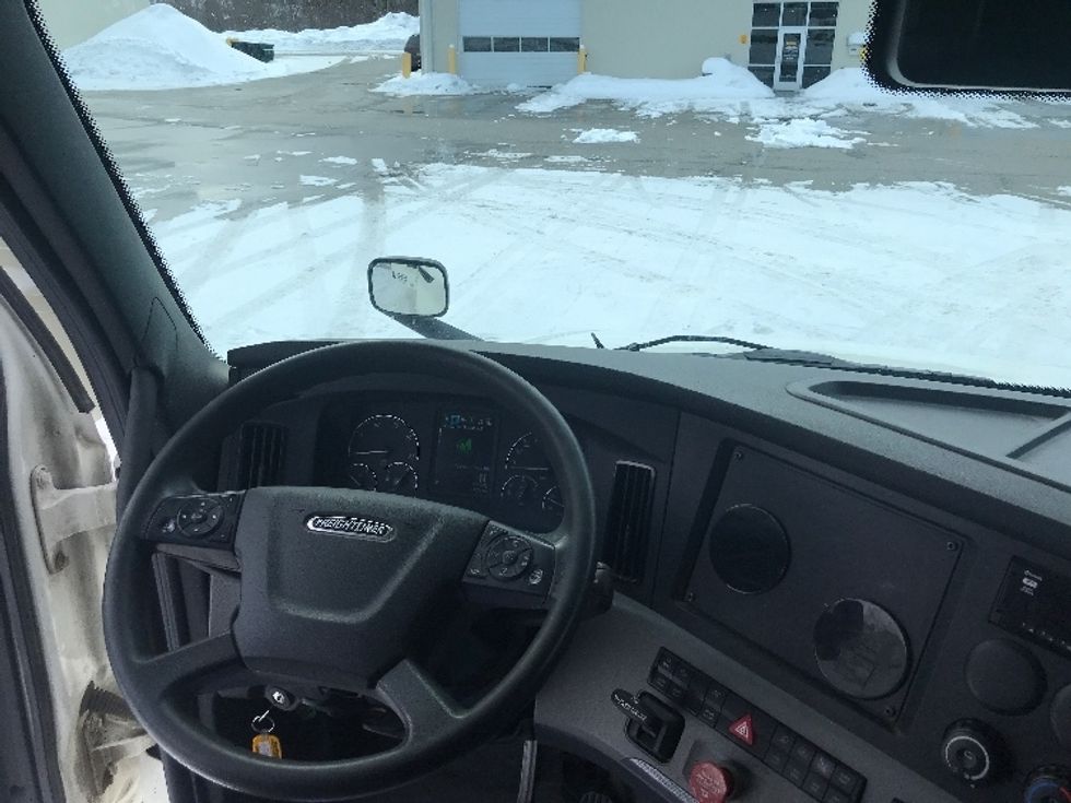 Sleeper Tractor-Heavy Duty Tractors-Freightliner-2022-T12664ST-Middlefield-OH-398,522\n\t\tmiles-$ 76,250 - Image 11