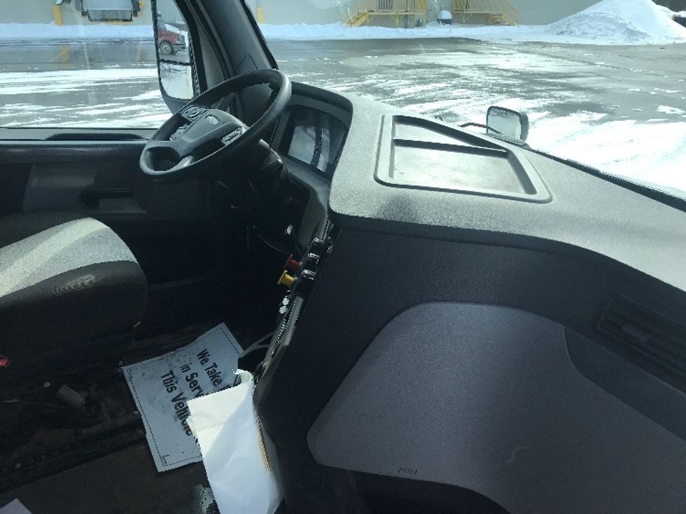 Sleeper Tractor-Heavy Duty Tractors-Freightliner-2022-T12664ST-Middlefield-OH-398,522\n\t\tmiles-$ 76,250 - Image 15