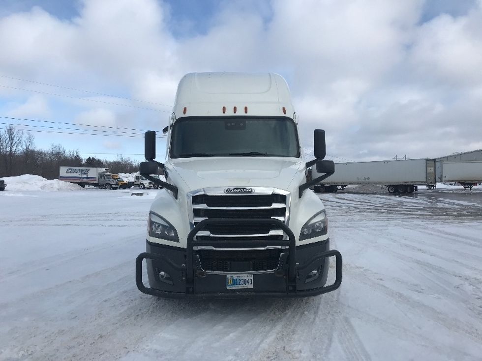 Sleeper Tractor-Heavy Duty Tractors-Freightliner-2022-T12664ST-Middlefield-OH-398,522\n\t\tmiles-$ 76,250 - Image 2