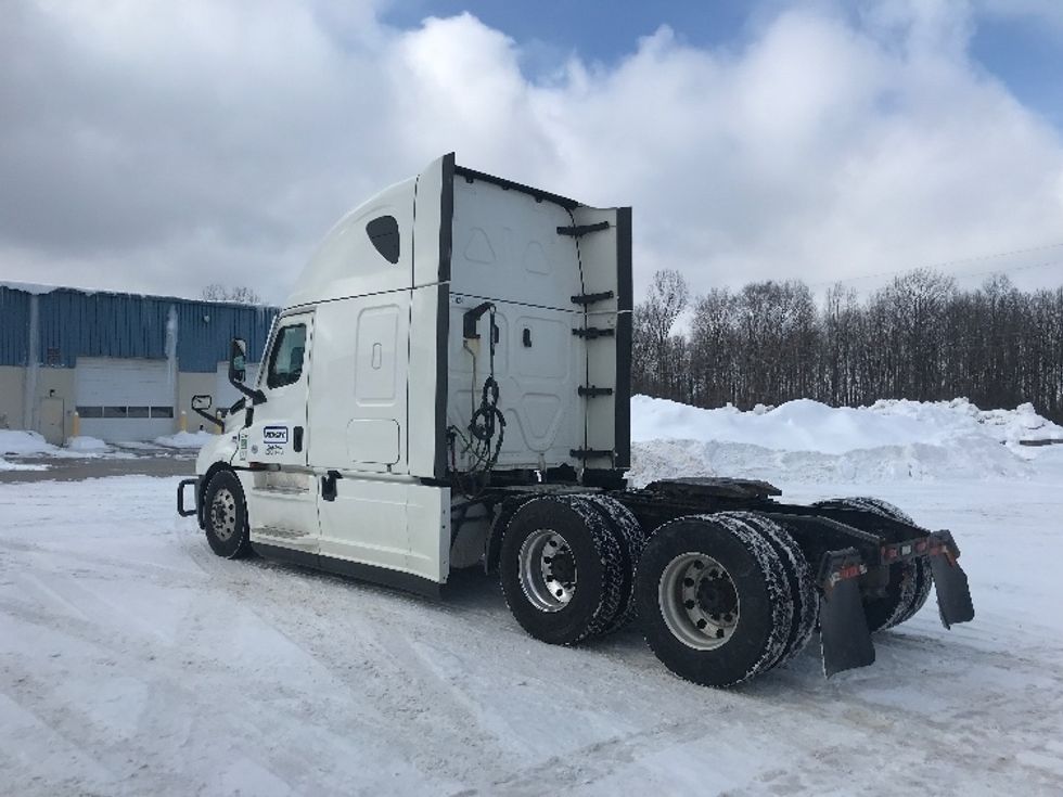 Sleeper Tractor-Heavy Duty Tractors-Freightliner-2022-T12664ST-Middlefield-OH-398,522\n\t\tmiles-$ 76,250 - Image 5