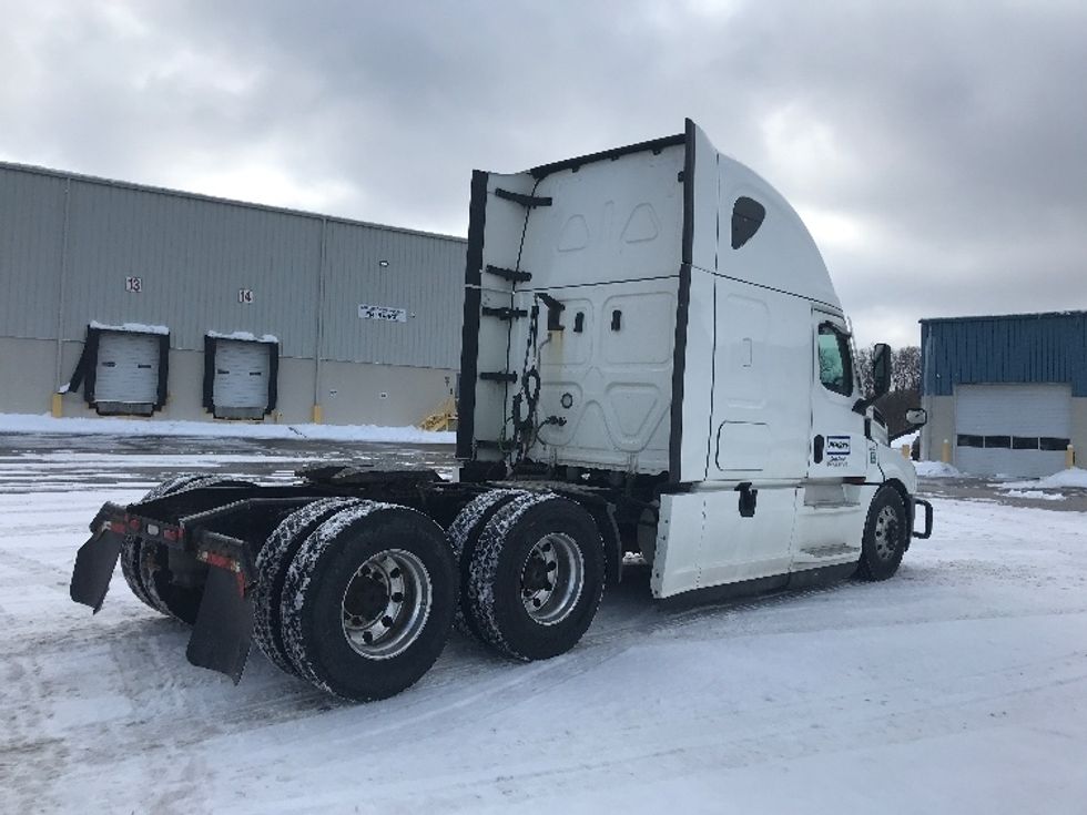 Sleeper Tractor-Heavy Duty Tractors-Freightliner-2022-T12664ST-Middlefield-OH-398,522\n\t\tmiles-$ 76,250 - Image 7