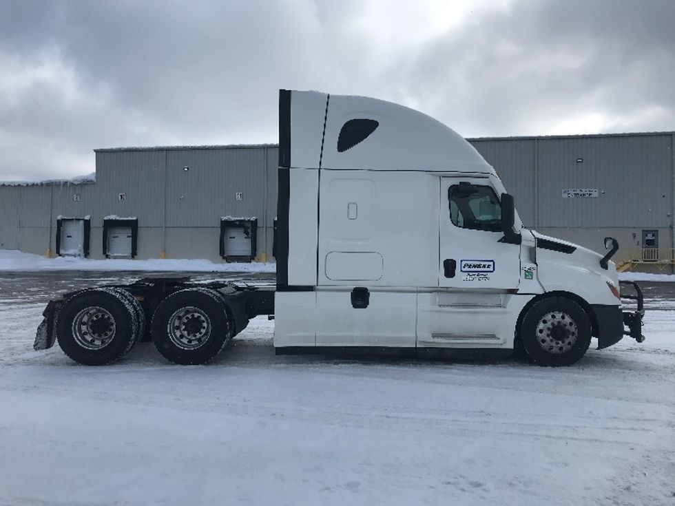 Sleeper Tractor-Heavy Duty Tractors-Freightliner-2022-T12664ST-Middlefield-OH-398,522\n\t\tmiles-$ 76,250 - Image 8