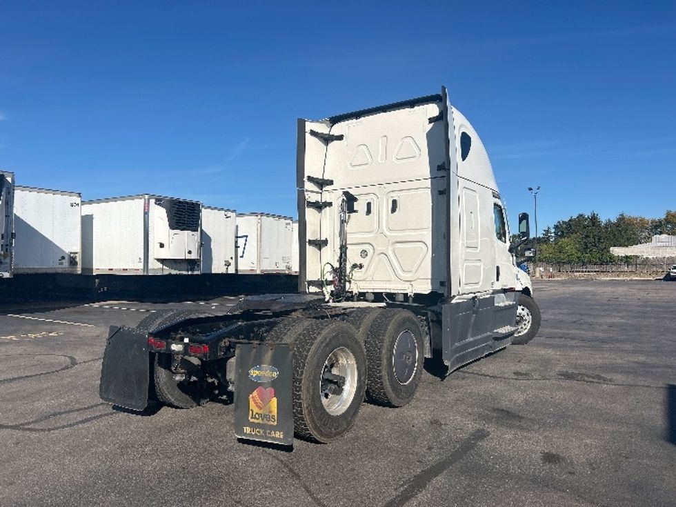 Sleeper Tractor-Heavy Duty Tractors-Freightliner-2022-T12664ST-Middlefield-OH-446,090\n\t\tmiles-$ 72,750 - Image 7