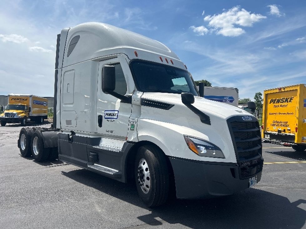 Sleeper Tractor-Heavy Duty Tractors-Freightliner-2022-T12664ST-Middlefield-OH-478,342\n\t\tmiles-$ 75,500 - Image 1
