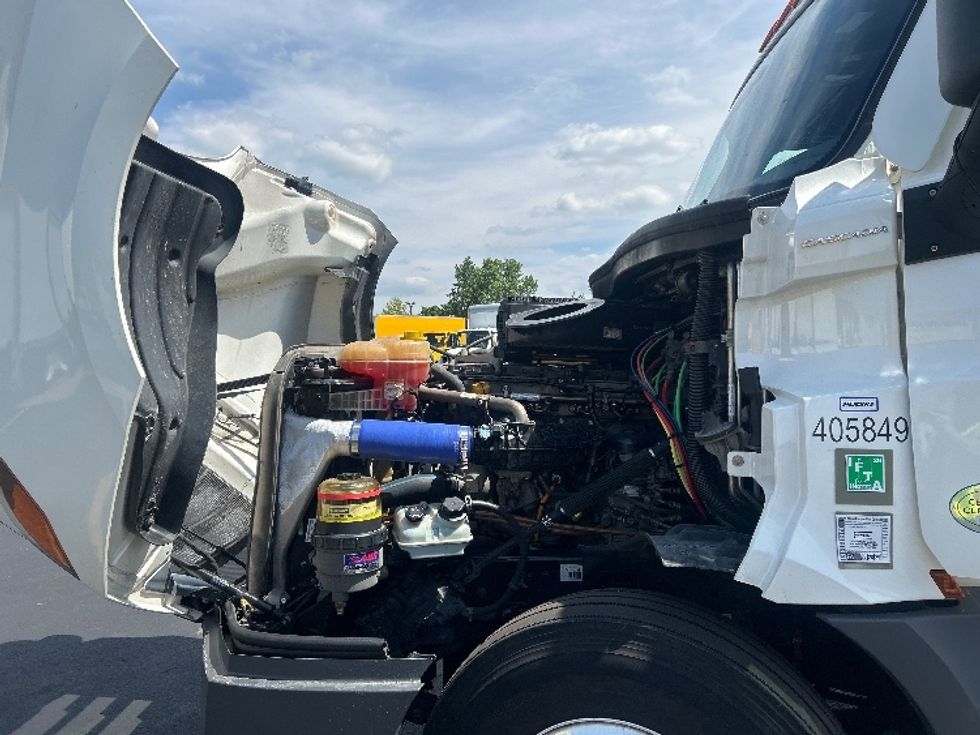 Sleeper Tractor-Heavy Duty Tractors-Freightliner-2022-T12664ST-Middlefield-OH-478,342\n\t\tmiles-$ 75,500 - Image 20