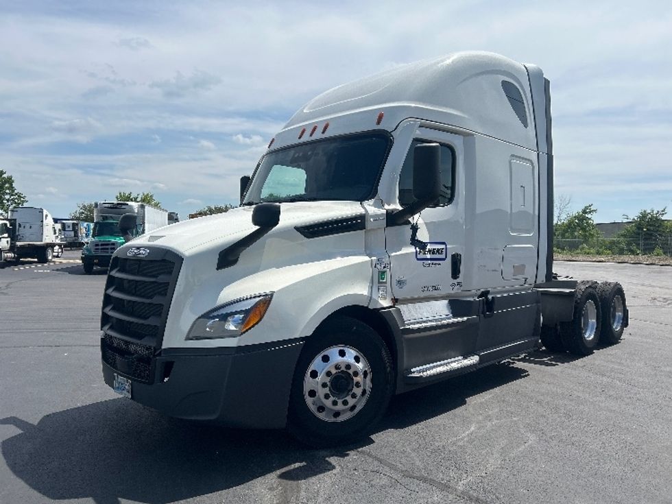 Sleeper Tractor-Heavy Duty Tractors-Freightliner-2022-T12664ST-Middlefield-OH-478,342\n\t\tmiles-$ 75,500 - Image 3