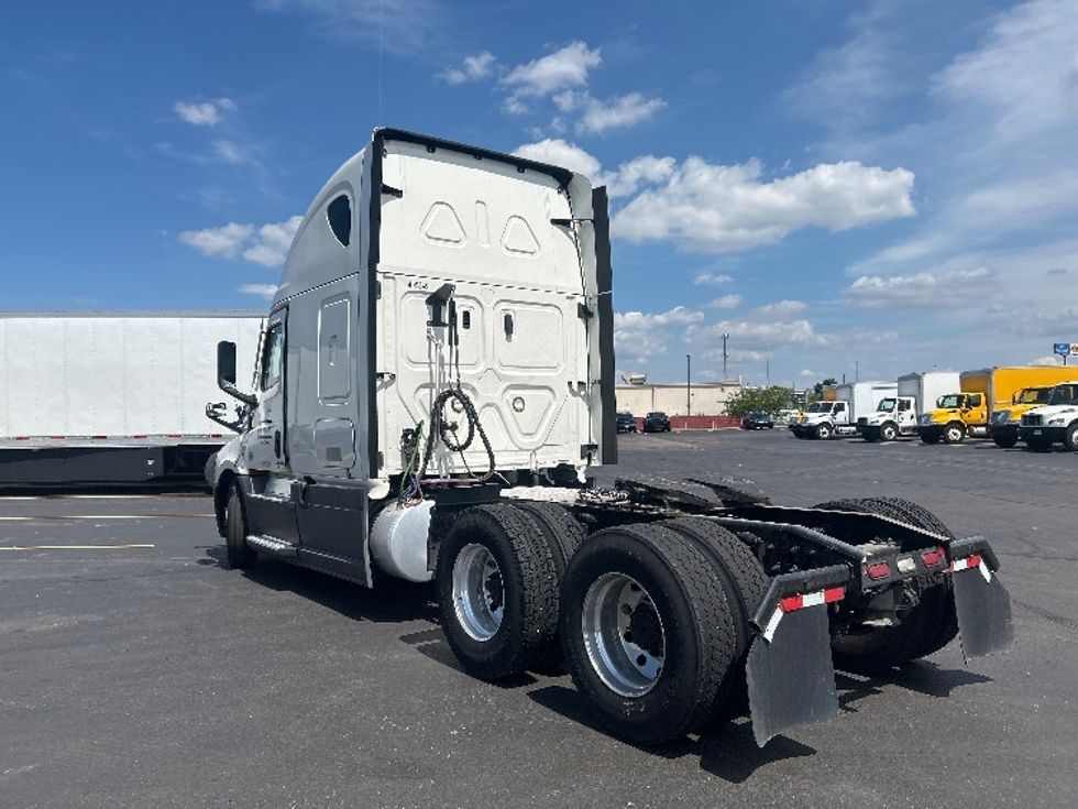 Sleeper Tractor-Heavy Duty Tractors-Freightliner-2022-T12664ST-Middlefield-OH-478,342\n\t\tmiles-$ 75,500 - Image 5