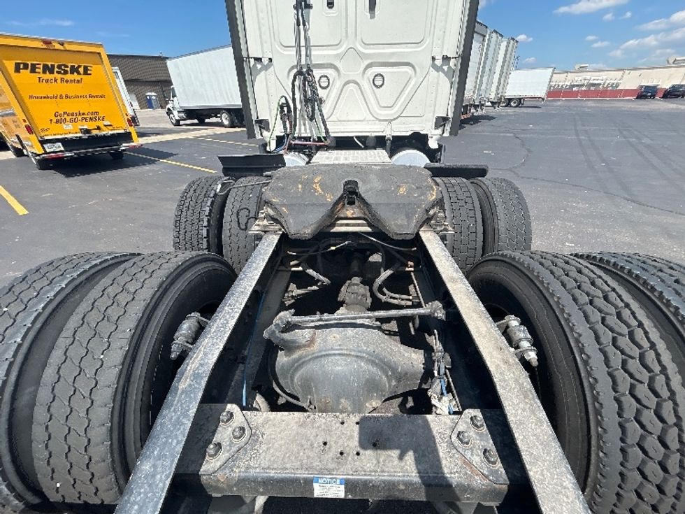 Sleeper Tractor-Heavy Duty Tractors-Freightliner-2022-T12664ST-Middlefield-OH-478,342\n\t\tmiles-$ 75,500 - Image 6