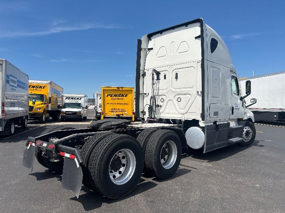 Sleeper Tractor-Heavy Duty Tractors-Freightliner-2022-T12664ST-Middlefield-OH-478,342\n\t\tmiles-$ 75,500 - Image 7