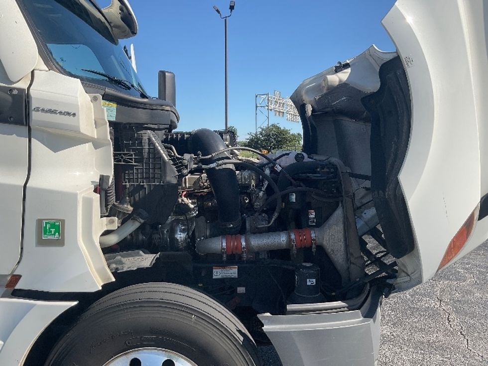 Sleeper Tractor-Heavy Duty Tractors-Freightliner-2022-T12664ST-Middlefield-OH-481,606\n\t\tmiles-$ 74,750 - Image 20