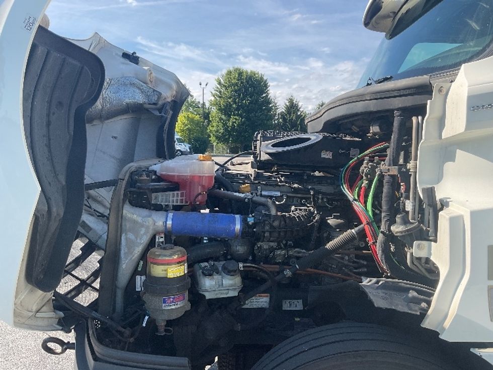 Sleeper Tractor-Heavy Duty Tractors-Freightliner-2022-T12664ST-Middlefield-OH-481,606\n\t\tmiles-$ 74,750 - Image 21