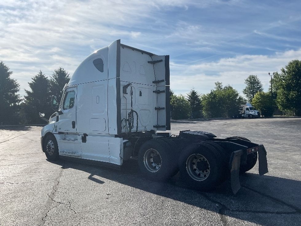 Sleeper Tractor-Heavy Duty Tractors-Freightliner-2022-T12664ST-Middlefield-OH-481,606\n\t\tmiles-$ 74,750 - Image 5