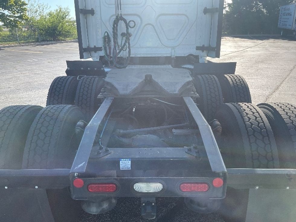 Sleeper Tractor-Heavy Duty Tractors-Freightliner-2022-T12664ST-Middlefield-OH-481,606\n\t\tmiles-$ 74,750 - Image 6