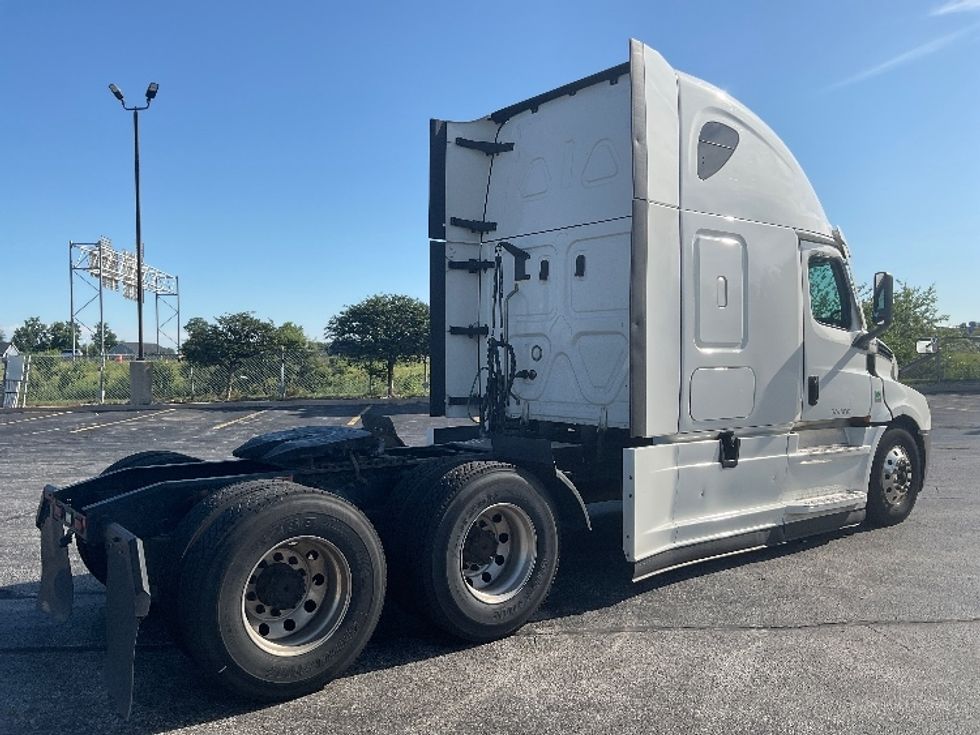 Sleeper Tractor-Heavy Duty Tractors-Freightliner-2022-T12664ST-Middlefield-OH-481,606\n\t\tmiles-$ 74,750 - Image 7