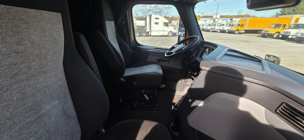 Sleeper Tractor-Heavy Duty Tractors-Freightliner-2022-T12664ST-Middlefield-OH-504,196\n\t\tmiles-$ 63,250 - Image 14