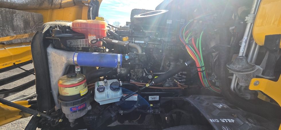 Sleeper Tractor-Heavy Duty Tractors-Freightliner-2022-T12664ST-Middlefield-OH-504,196\n\t\tmiles-$ 63,250 - Image 19