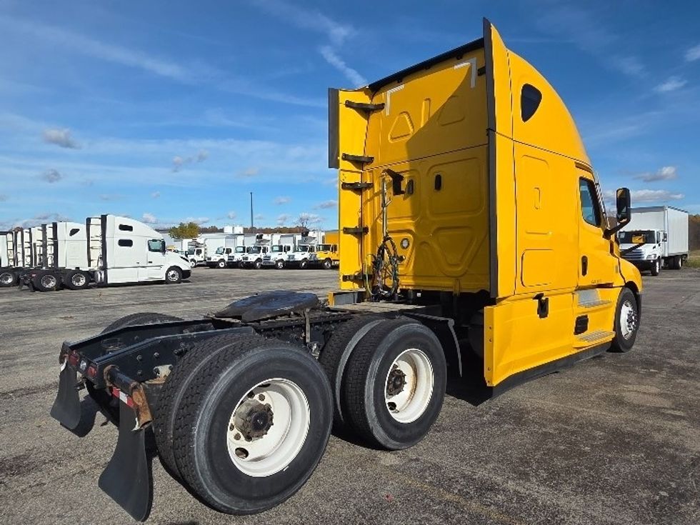Sleeper Tractor-Heavy Duty Tractors-Freightliner-2022-T12664ST-Middlefield-OH-504,196\n\t\tmiles-$ 63,250 - Image 20
