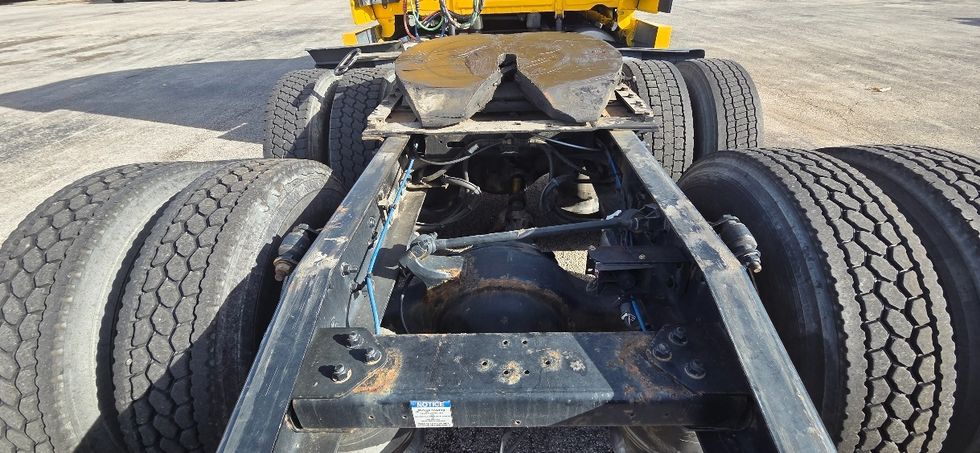 Sleeper Tractor-Heavy Duty Tractors-Freightliner-2022-T12664ST-Middlefield-OH-504,196\n\t\tmiles-$ 63,250 - Image 6