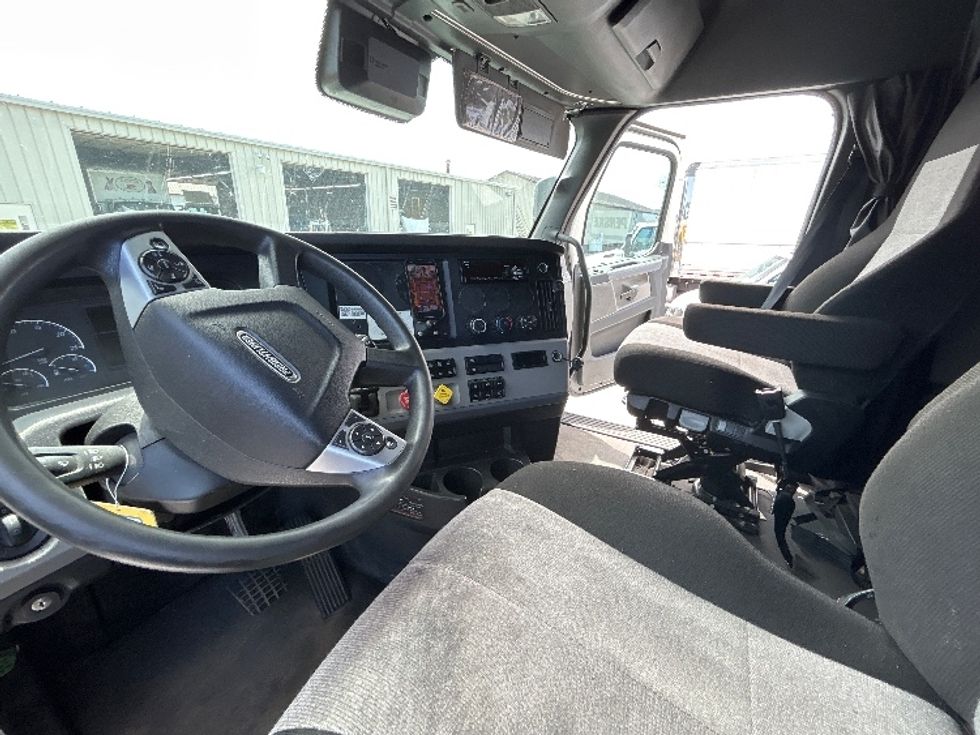 Sleeper Tractor-Heavy Duty Tractors-Freightliner-2022-T12664ST-Milford-DE-440,981\n\t\tmiles-$ 74,250 - Image 10