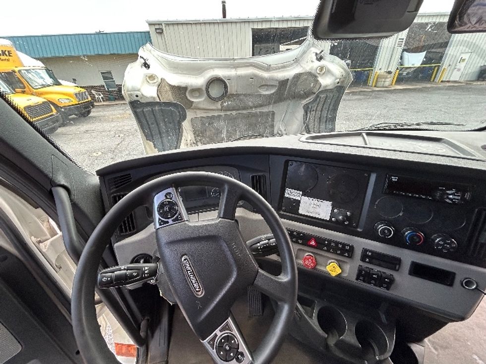 Sleeper Tractor-Heavy Duty Tractors-Freightliner-2022-T12664ST-Milford-DE-440,981\n\t\tmiles-$ 74,250 - Image 11