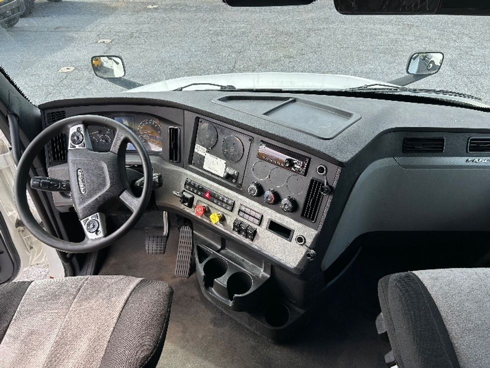 Sleeper Tractor-Heavy Duty Tractors-Freightliner-2022-T12664ST-Milford-DE-440,981\n\t\tmiles-$ 74,250 - Image 12