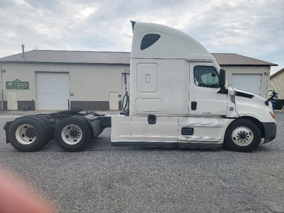 Sleeper Tractor-Heavy Duty Tractors-Freightliner-2022-T12664ST-Milford-DE-440,981\n\t\tmiles-$ 74,250 - Image 8