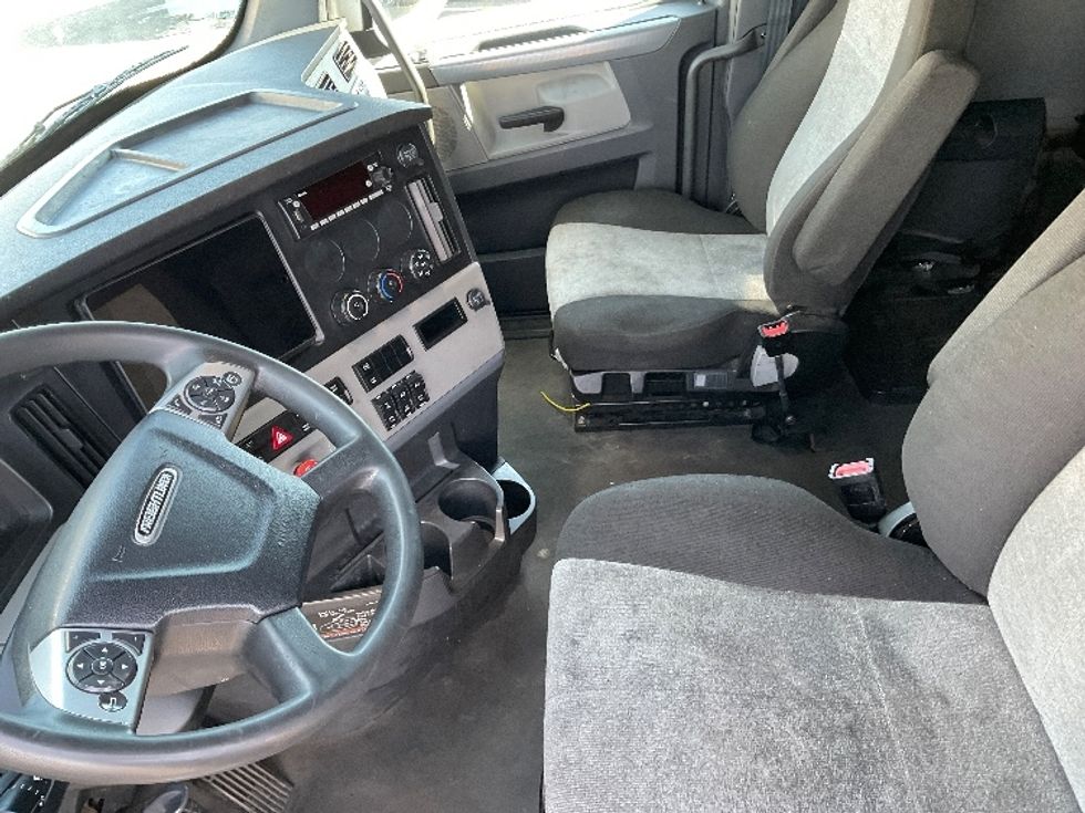 Sleeper Tractor-Heavy Duty Tractors-Freightliner-2022-T12664ST-Millville-NJ-327,285\n\t\tmiles-$ 85,250 - Image 10