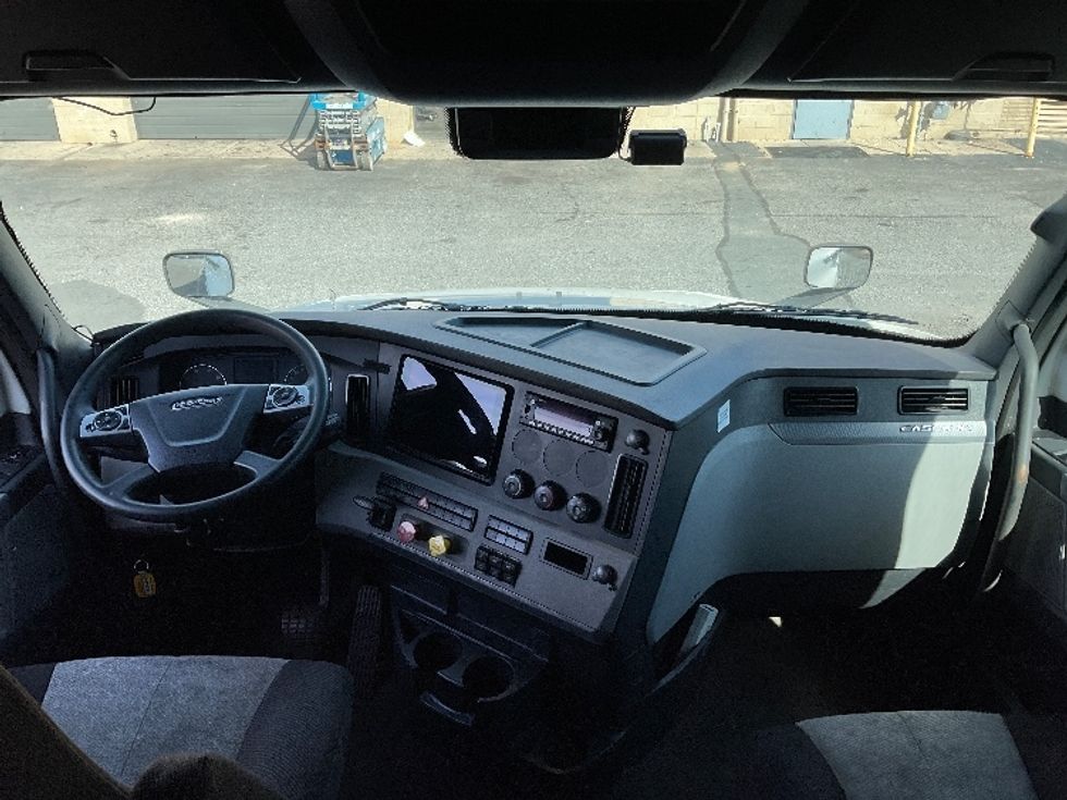 Sleeper Tractor-Heavy Duty Tractors-Freightliner-2022-T12664ST-Millville-NJ-327,285\n\t\tmiles-$ 85,250 - Image 12