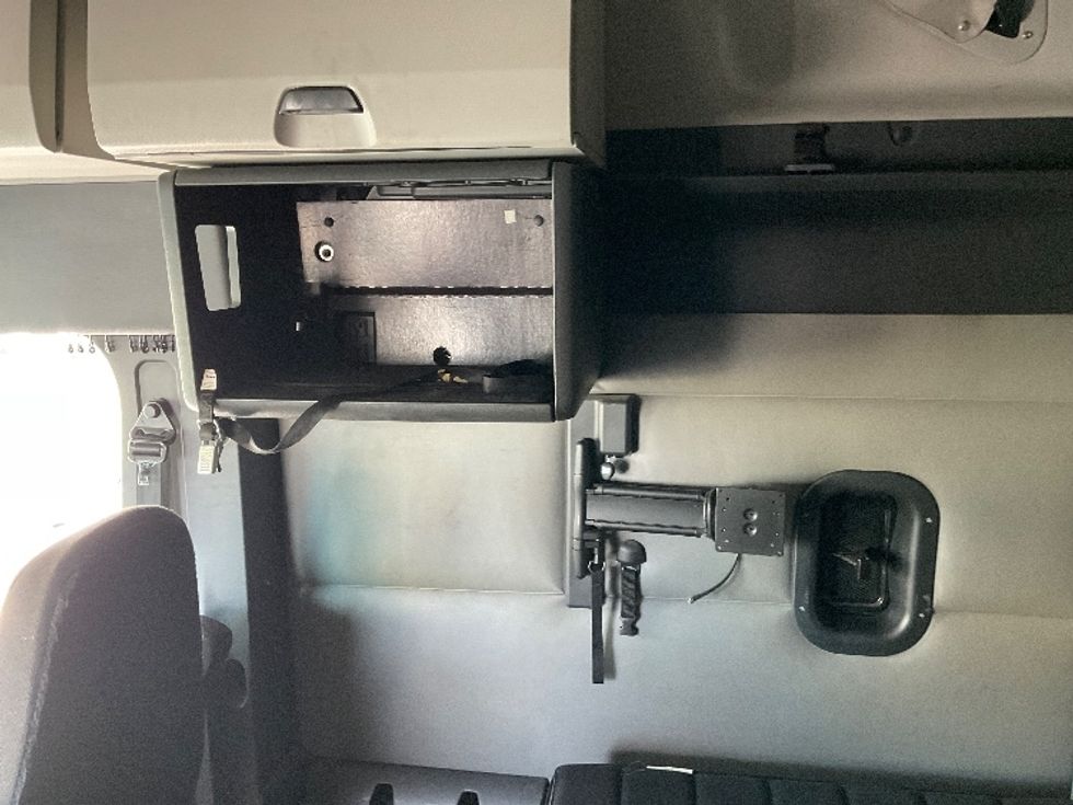 Sleeper Tractor-Heavy Duty Tractors-Freightliner-2022-T12664ST-Millville-NJ-327,285\n\t\tmiles-$ 85,250 - Image 19