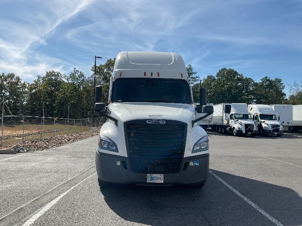 Sleeper Tractor-Heavy Duty Tractors-Freightliner-2022-T12664ST-Millville-NJ-327,285\n\t\tmiles-$ 85,250 - Image 2